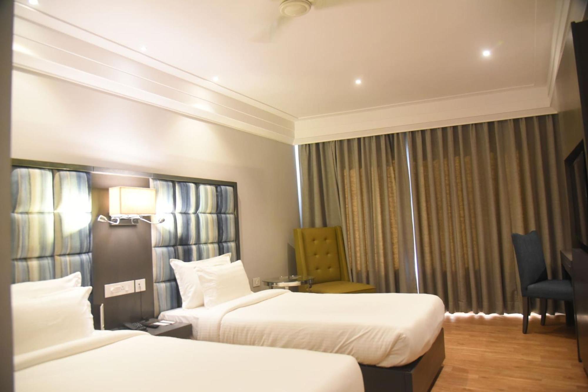 Hotel Accord Premier Raigarh Exteriör bild