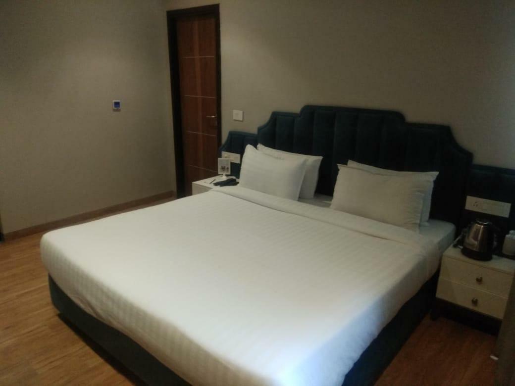 Hotel Accord Premier Raigarh Exteriör bild