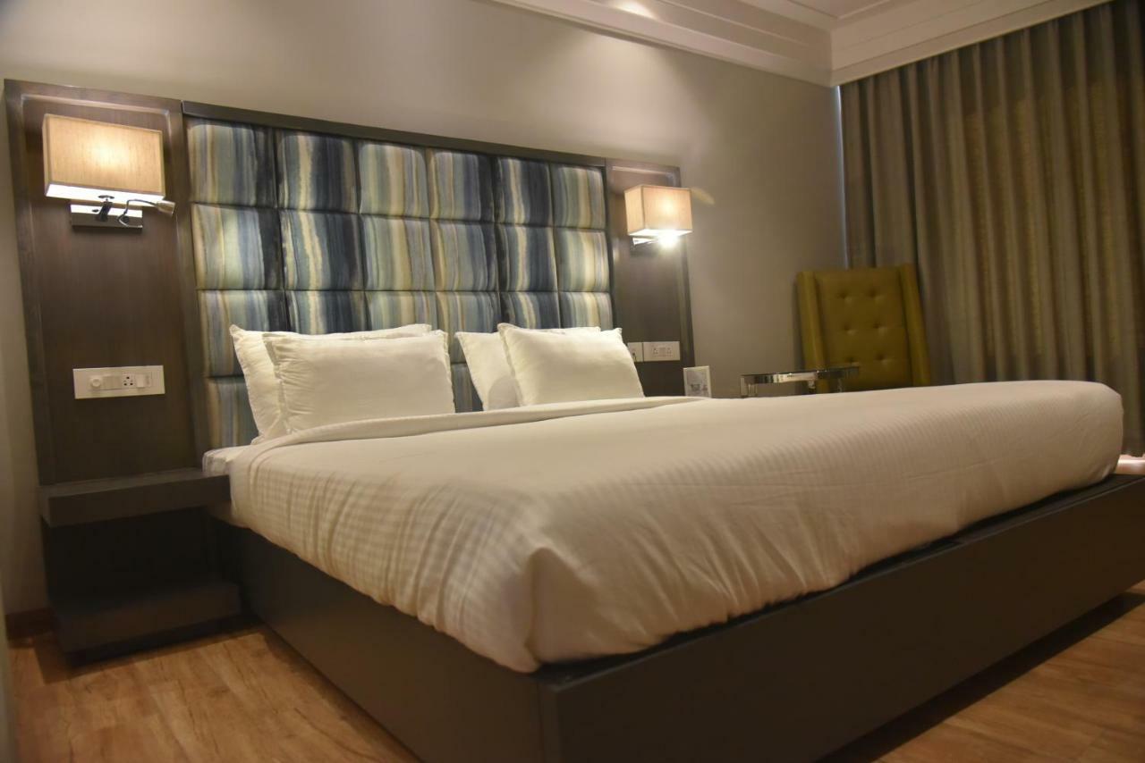 Hotel Accord Premier Raigarh Exteriör bild