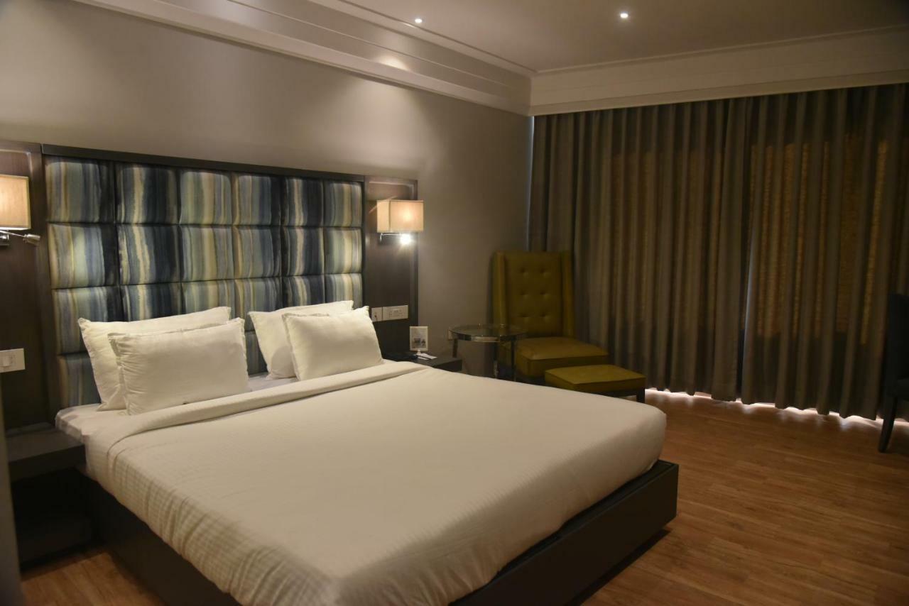 Hotel Accord Premier Raigarh Exteriör bild