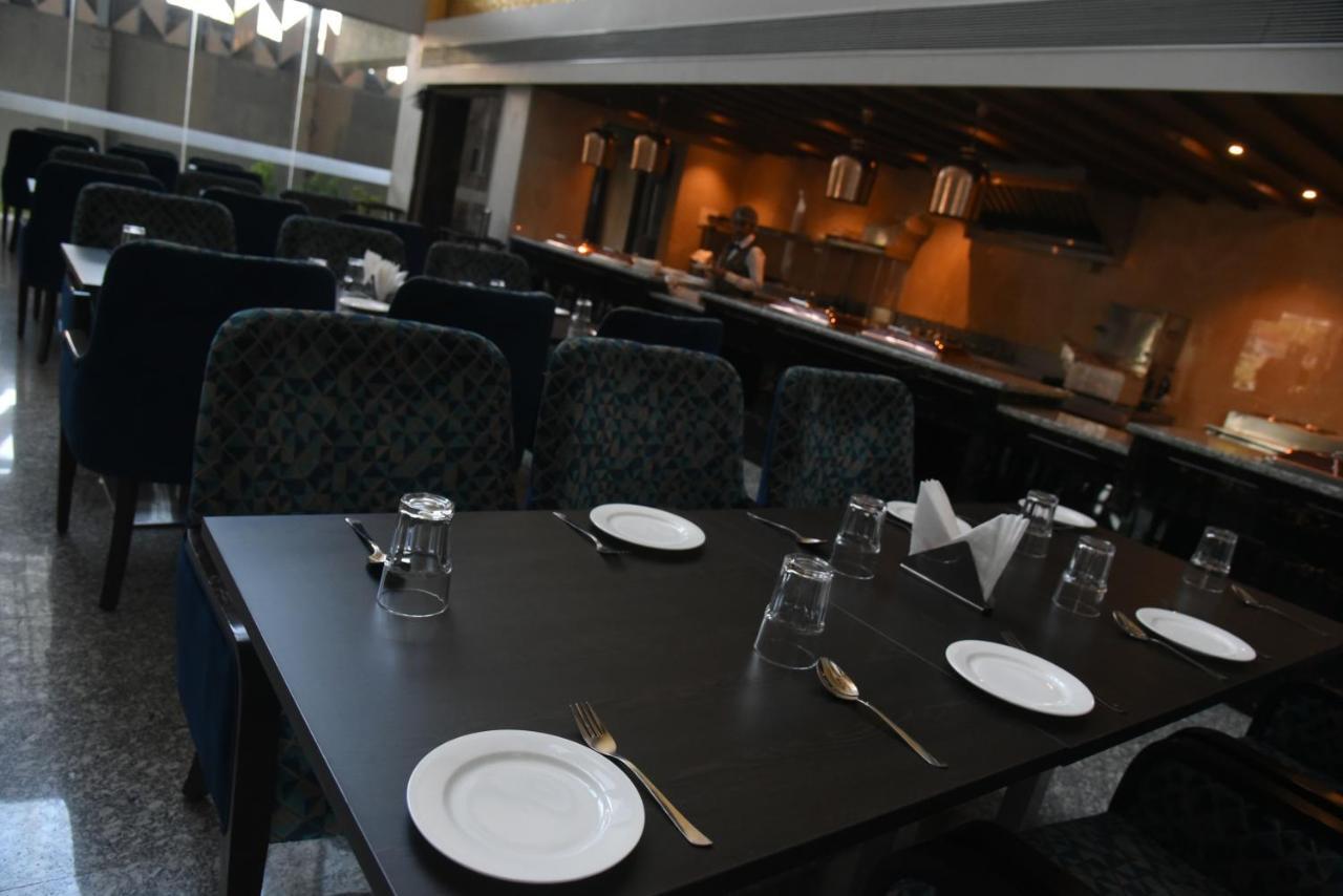 Hotel Accord Premier Raigarh Exteriör bild